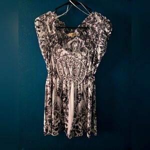 One World Black & White Pleated Blouse, Size PM